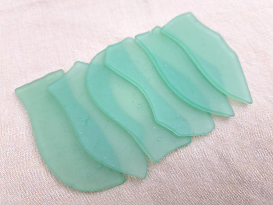 Mint green sea glass place cards - Set of 20 - Irregular shapes